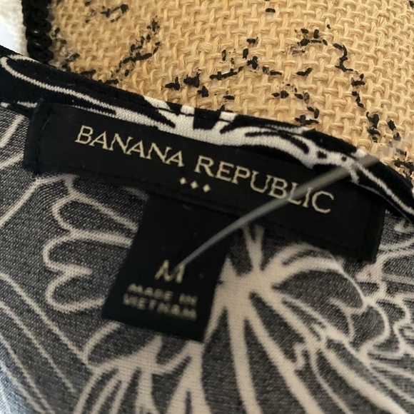 BANANA REPUBLIC Black & White Floral Wrap Dress Wrinkle Resistant Goth NWOT - Picture 6 of 15